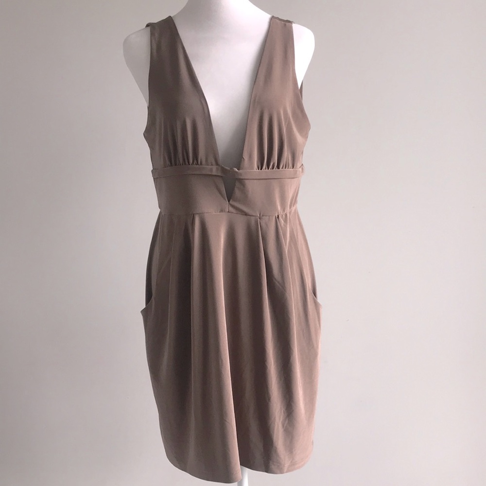 Deep V décolleté sexy midi dress with packets